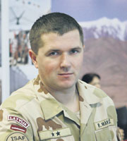 02.JPG (10246 bytes)