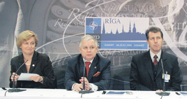 09.JPG (22094 bytes)