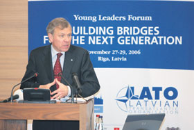 06.JPG (17072 bytes)