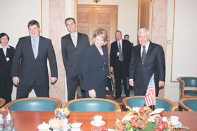 32.JPG (17504 bytes)