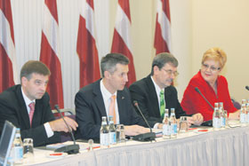 01.JPG (16092 bytes)