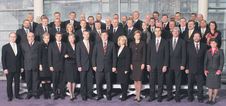 03.JPG (31481 bytes)