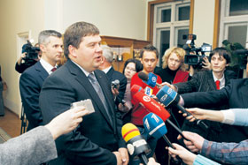 01.JPG (21558 bytes)