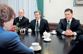 01.JPG (14969 bytes)