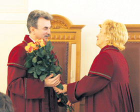 01.JPG (16916 bytes)