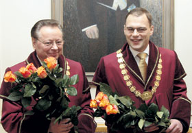 02.JPG (19884 bytes)