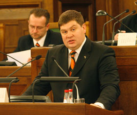 02.JPG (18861 bytes)