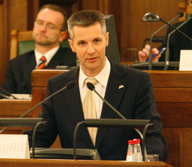 04.JPG (19258 bytes)