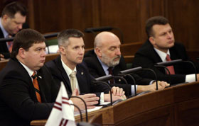 01.JPG (13512 bytes)