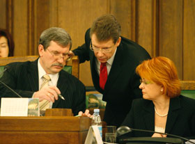 02.JPG (17047 bytes)