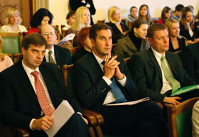 03.JPG (20323 bytes)