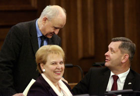 04.JPG (11826 bytes)