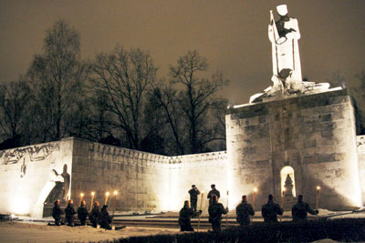 01.JPG (31081 bytes)