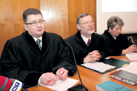 01.JPG (16833 bytes)