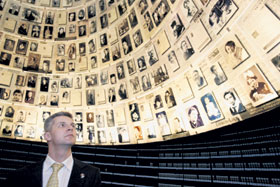 P2.JPG (24756 bytes)