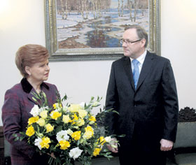 02.JPG (20415 bytes)