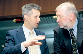 01.JPG (15222 bytes)