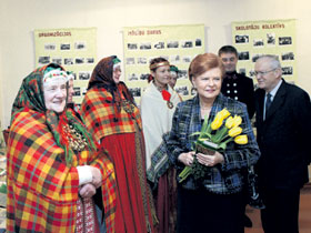 02.JPG (24006 bytes)