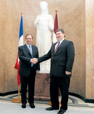 04.JPG (32997 bytes)