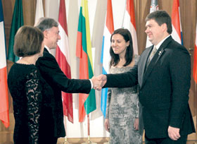 05.JPG (20518 bytes)