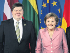 06.JPG (16877 bytes)