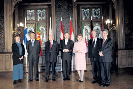 01.JPG (45720 bytes)