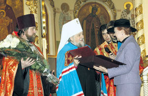 02.JPG (25772 bytes)