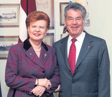 06.JPG (14330 bytes)