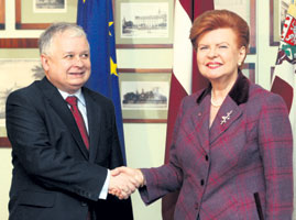 07.JPG (17679 bytes)