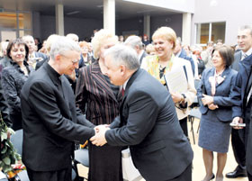 POLIS3.JPG (21090 bytes)