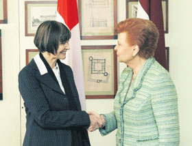 01.JPG (17247 bytes)