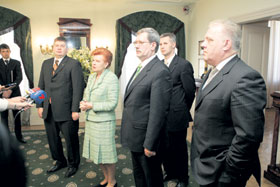 03.JPG (17811 bytes)