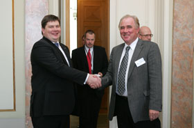 01.JPG (12286 bytes)