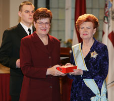 01.JPG (13740 bytes)