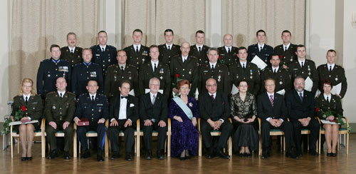 02.JPG (38395 bytes)