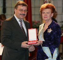 05.JPG (13128 bytes)