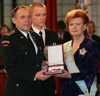 01.JPG (12678 bytes)