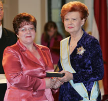 08.JPG (15390 bytes)