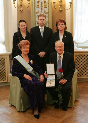 09.JPG (31508 bytes)