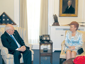 01.JPG (18090 bytes)