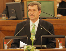 01.JPG (17098 bytes)