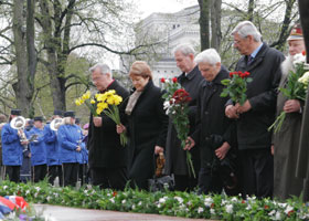 06.JPG (22393 bytes)