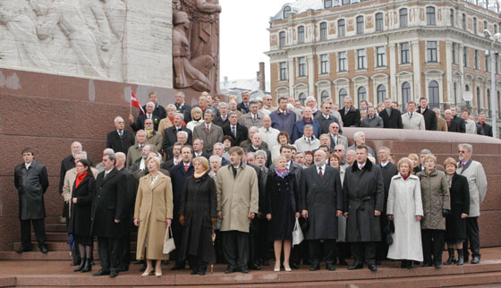 07.JPG (57611 bytes)