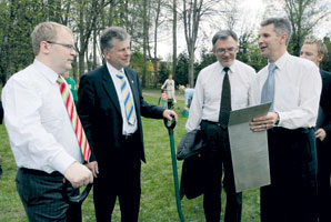 BA1.JPG (21763 bytes)