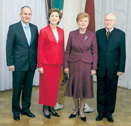 00.JPG (18758 bytes)