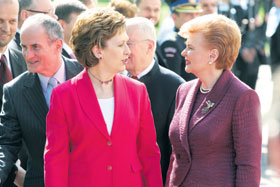 01.JPG (17754 bytes)