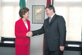 04.JPG (11253 bytes)