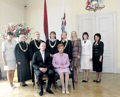 TIESNESI.JPG (37531 bytes)