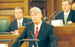 02.JPG (18033 bytes)