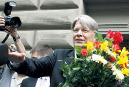 03.JPG (18094 bytes)